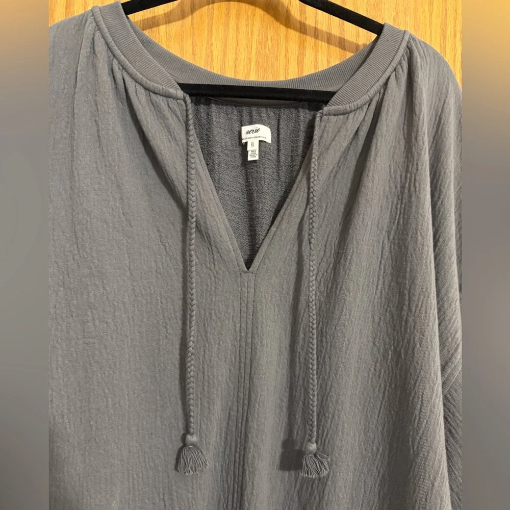 Aerie V-neck XL - Picture 2 of 3